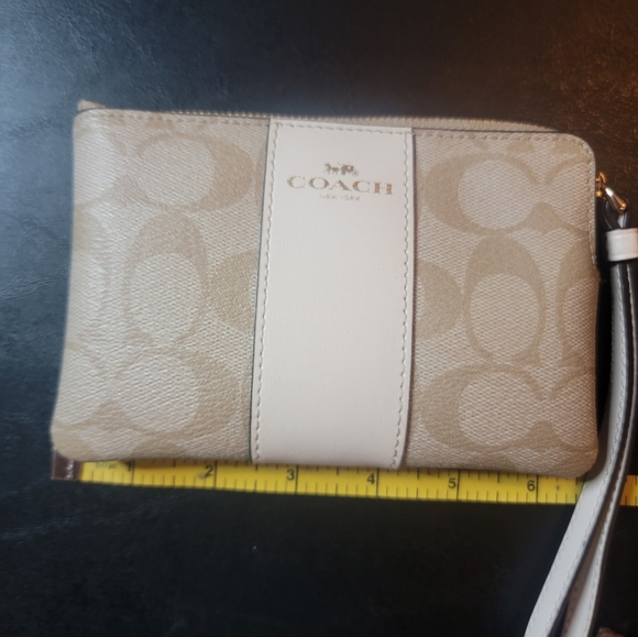 Coach used bag w wallet coin and key chain a four piece set - Picture 11 of 16